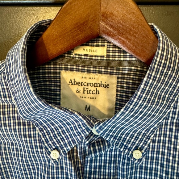 A&F 💪 Muscle Fit LS Woven Shirt - Picture 4 of 7